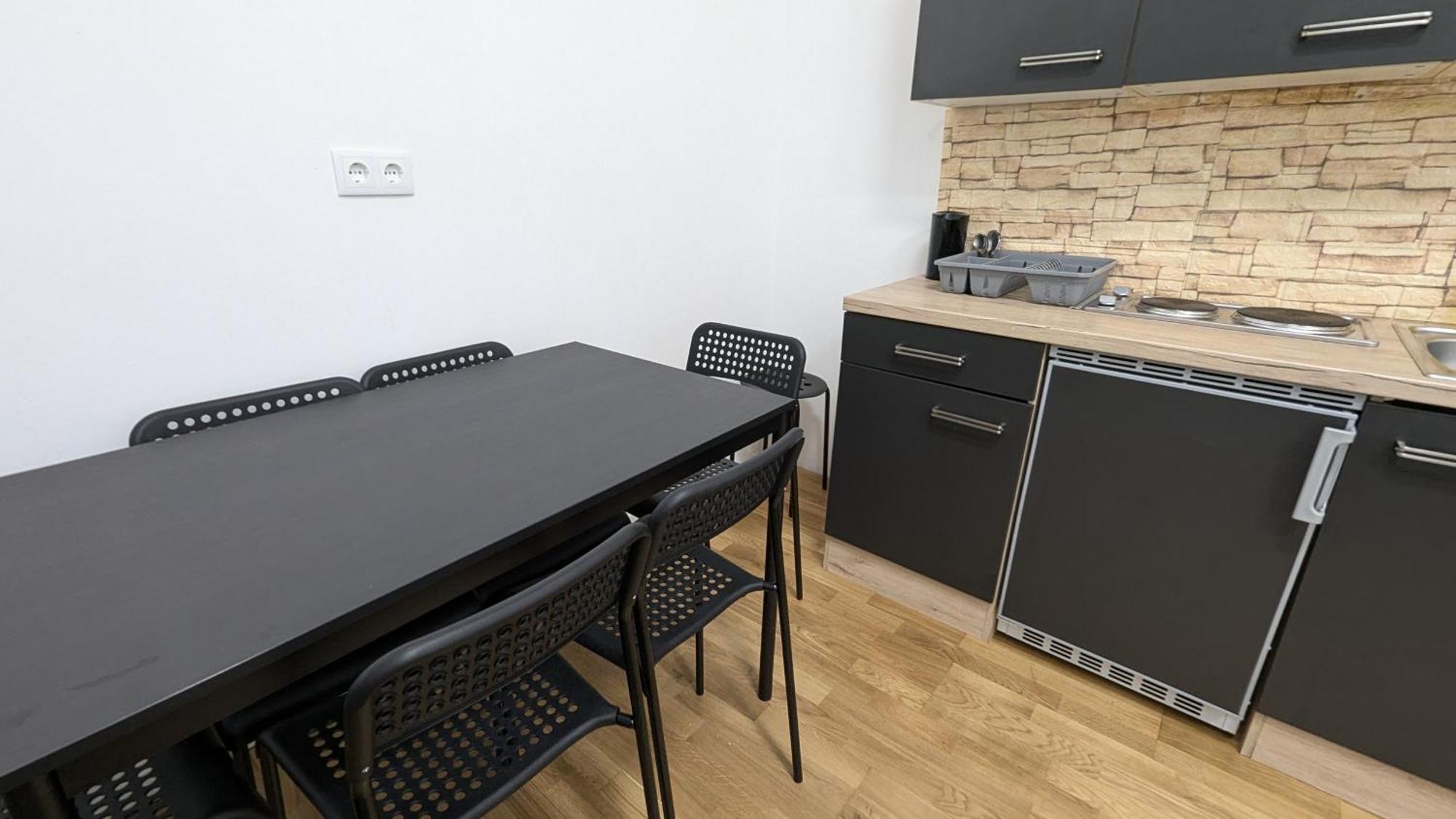 Apartment Spacious In A Lively Area *
