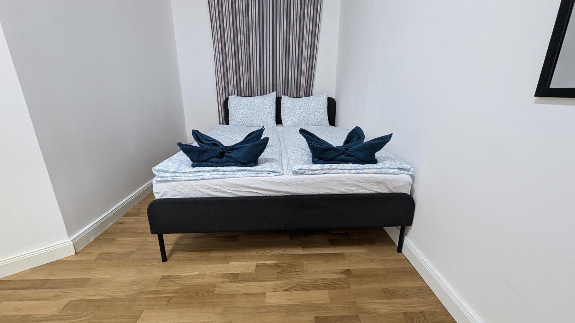 Spacious In A Lively Area Apartment *